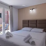 Отель Elite 4*
