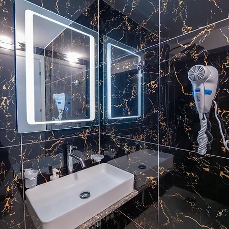 Elite Hotel 4*