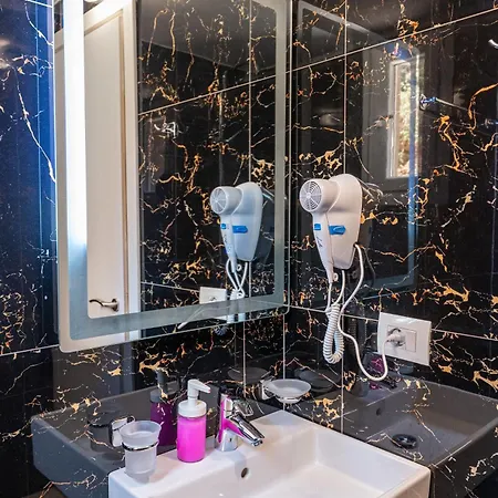 Elite Hotel 4*